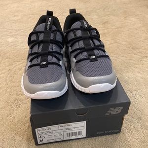 NWT New Balance Size 4.5 Big Kids Gray